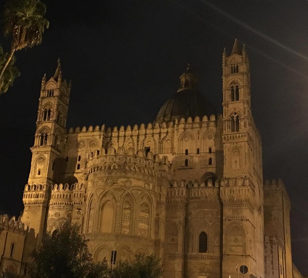 Ai Carrettieri Della Cattedrale Apartment Палермо Стая снимка